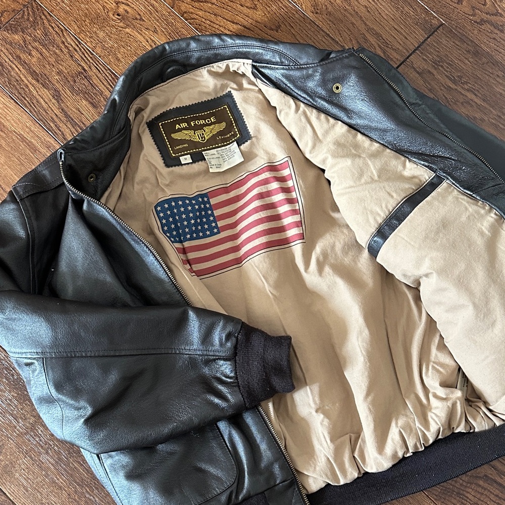 Men’s Air Force Landing Leathers bomber jacket 
Medium
EUC